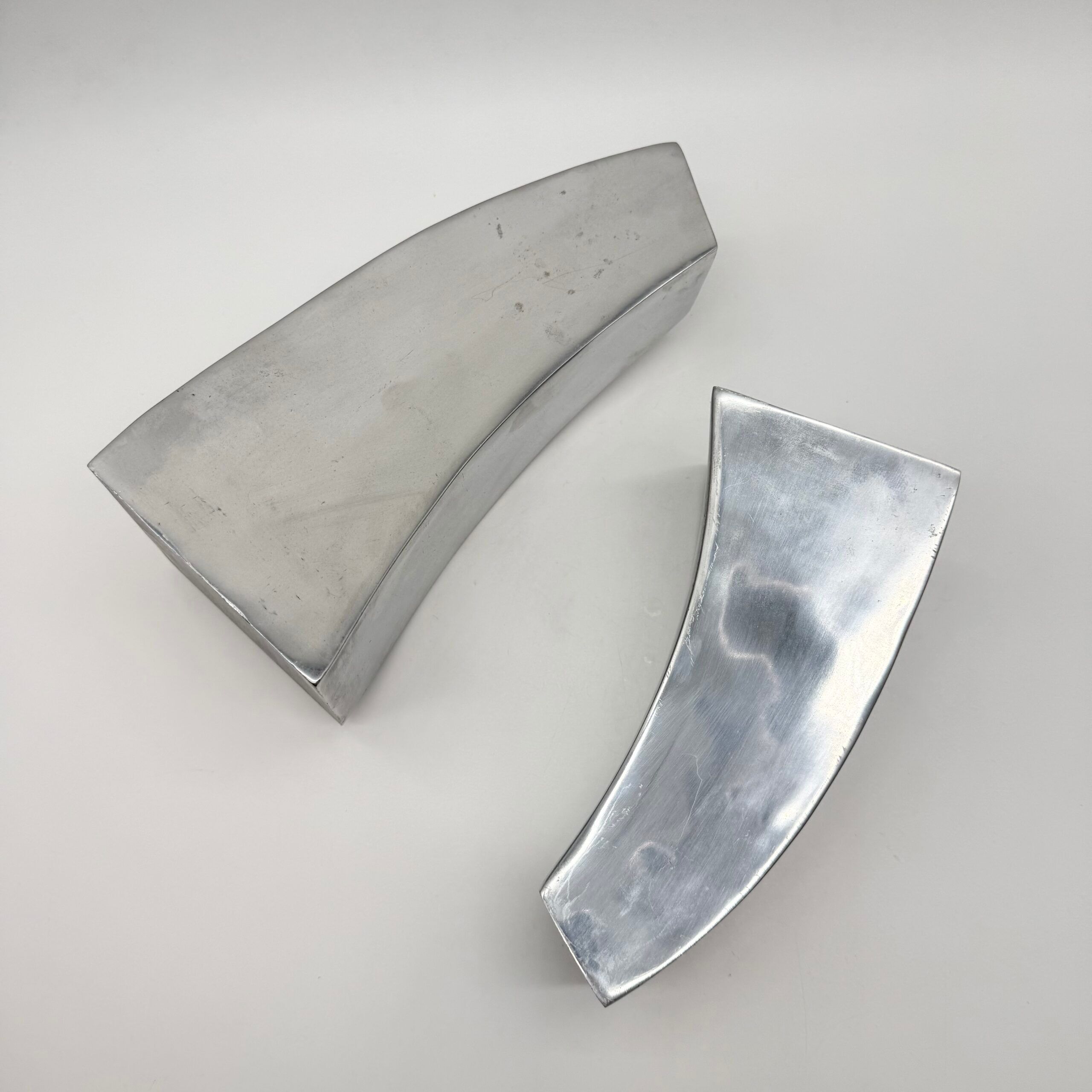 Pair of "Space Age" vases in aluminium cast – 1980s