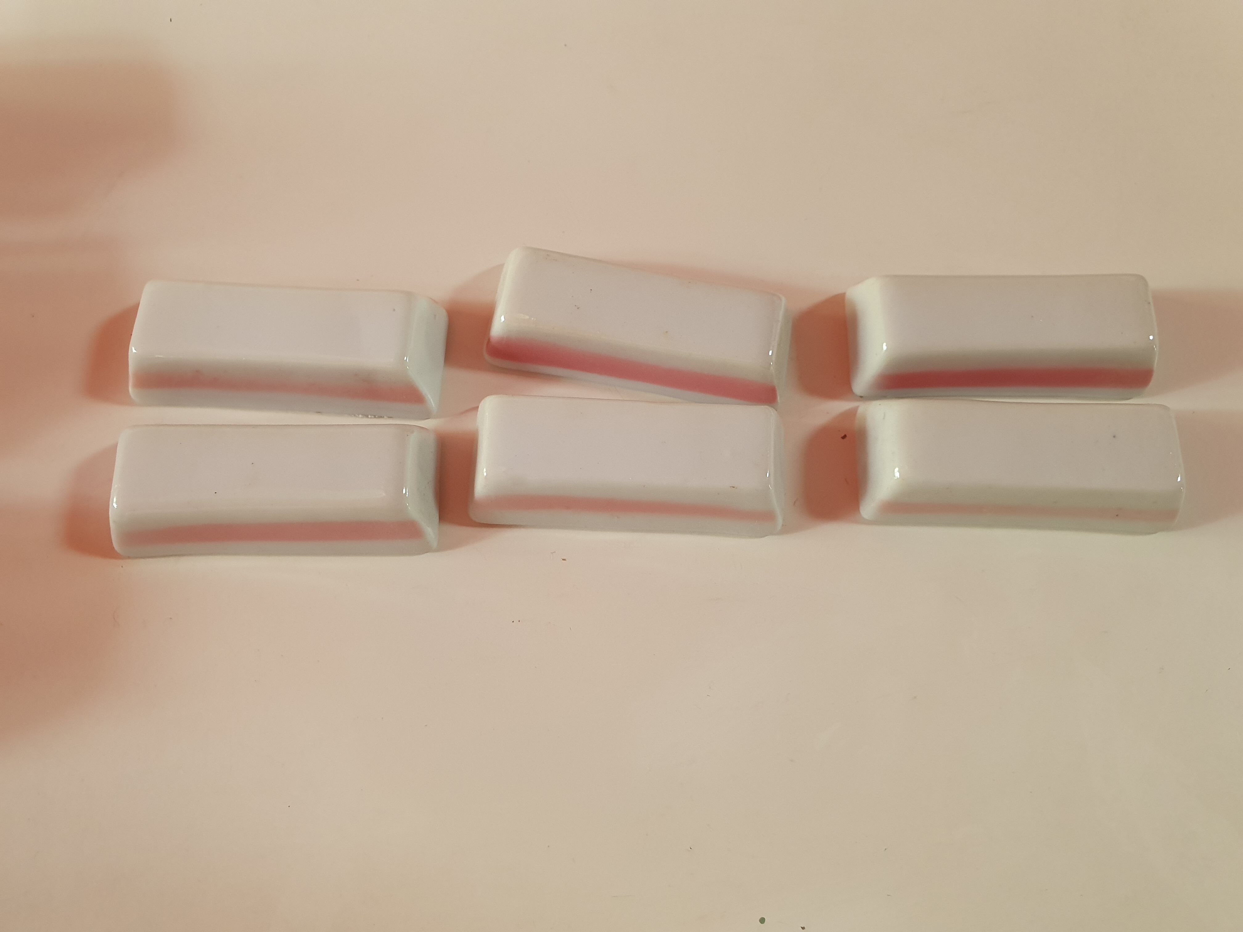 Set of 6 vintage knife holders in white and pink ceramic