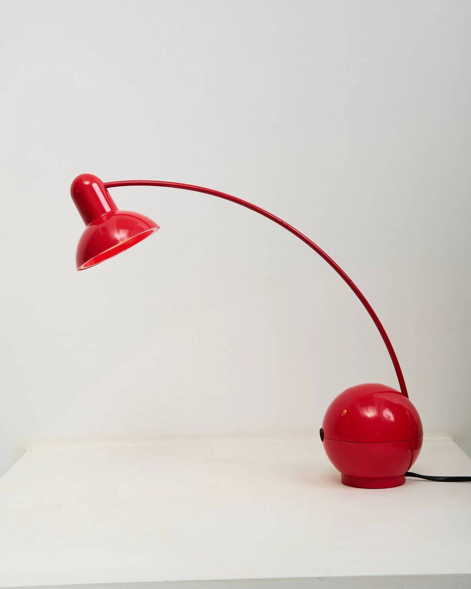 Memphis red desk lamp, 1970s