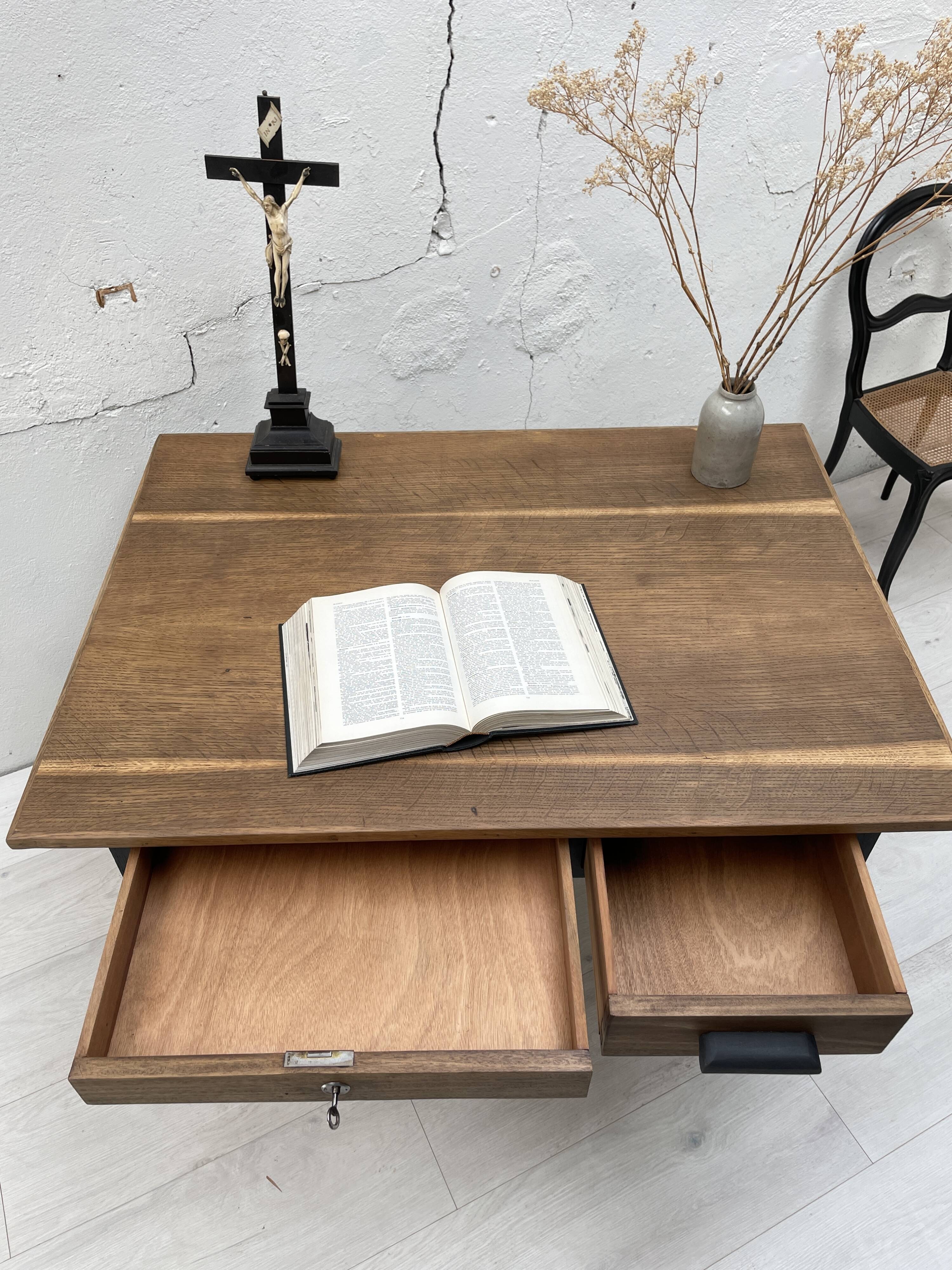 Bureau en bois peint