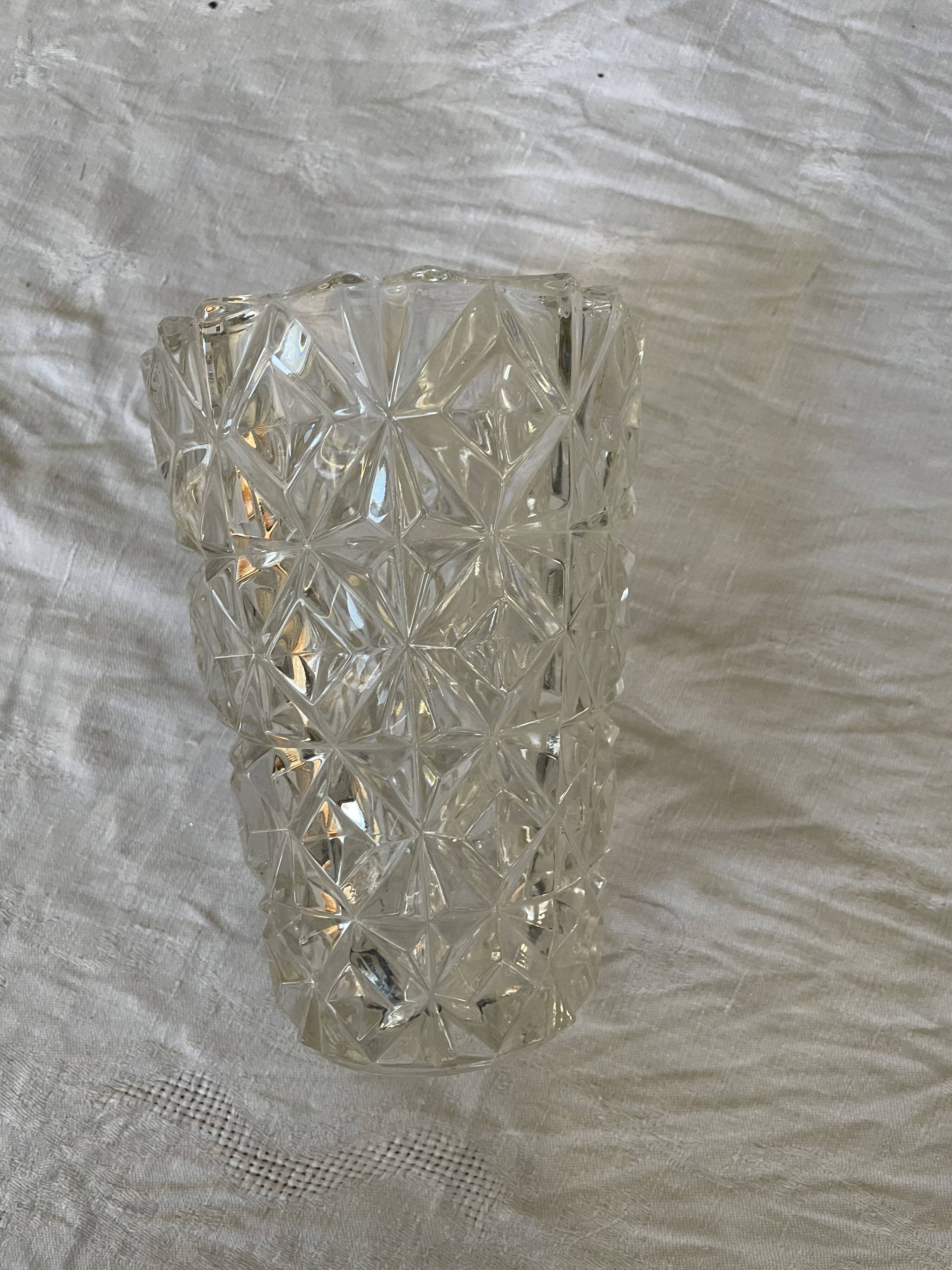 Chiseled transparent glass vase