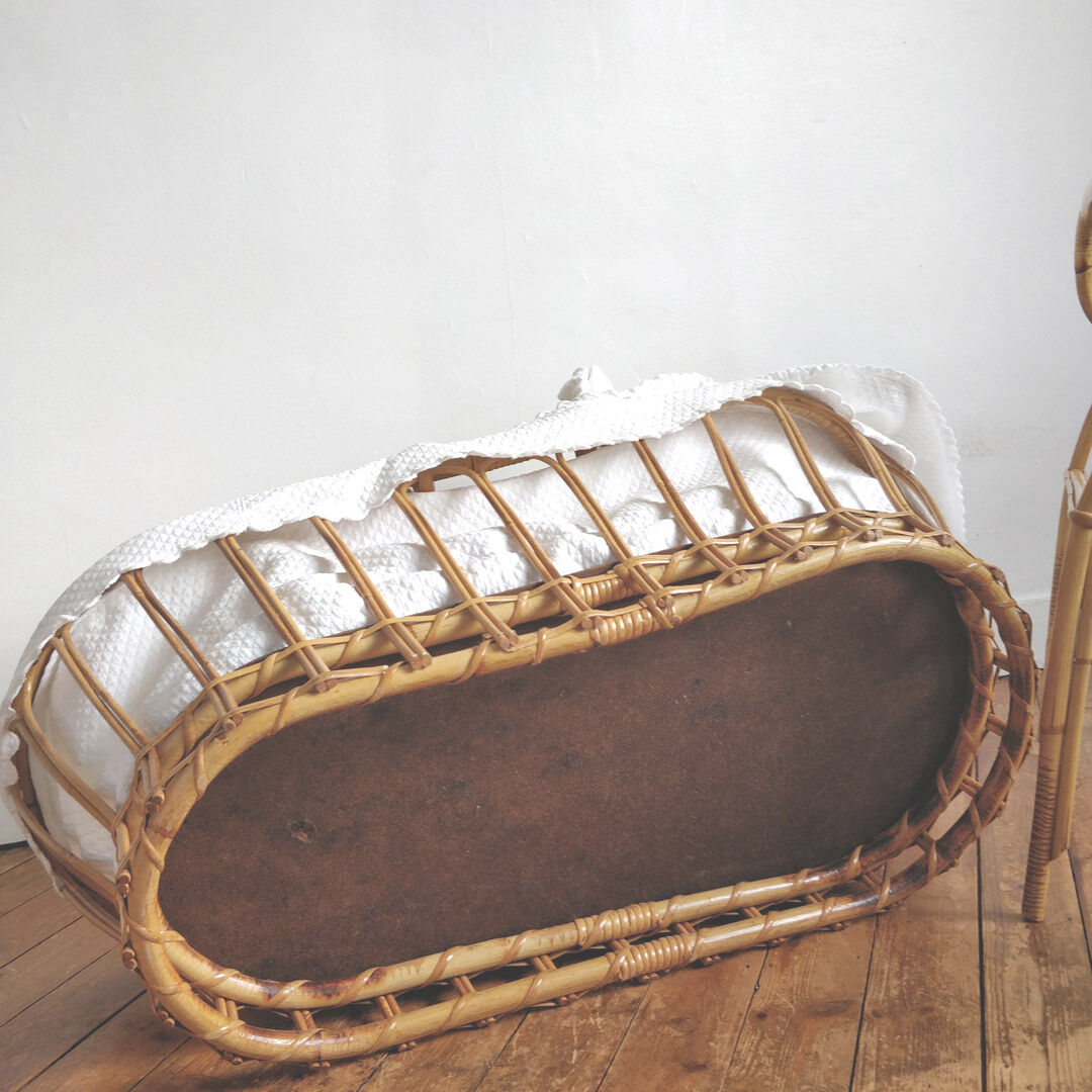 Rattan couffin on stand