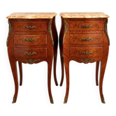 Paire de tables de nuit vintage françaises, ensemble de tables de chevet en bois de rose avec marqueterie.