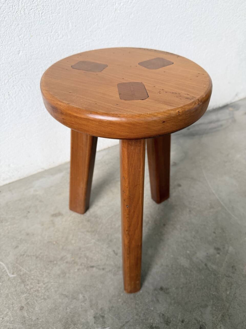 Tripod stool elm