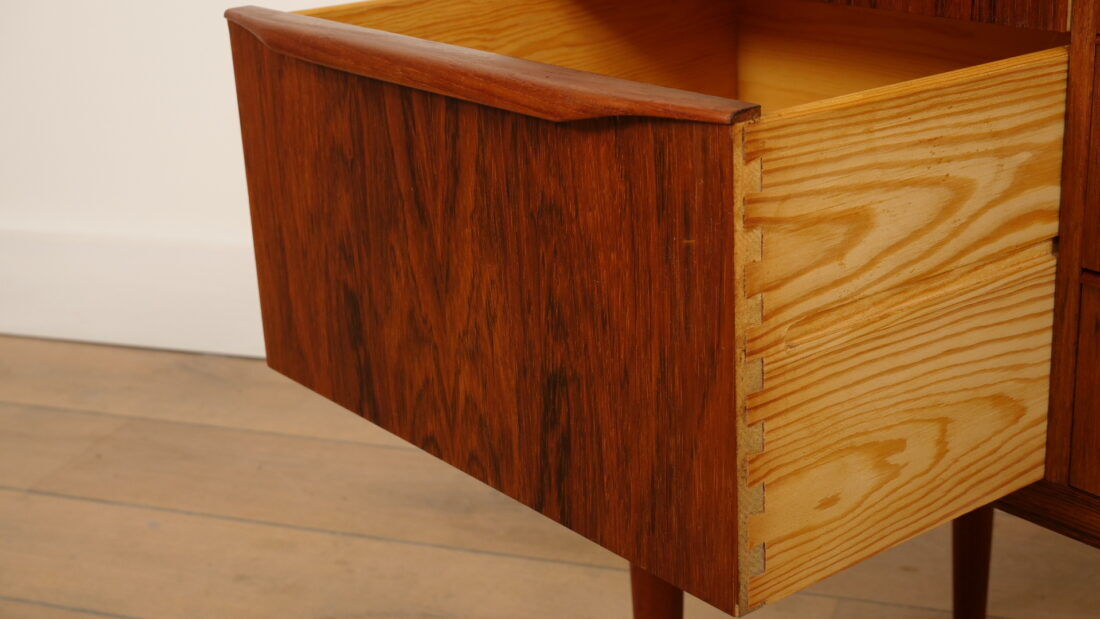 Vintage dressing table | Danish design | Teak