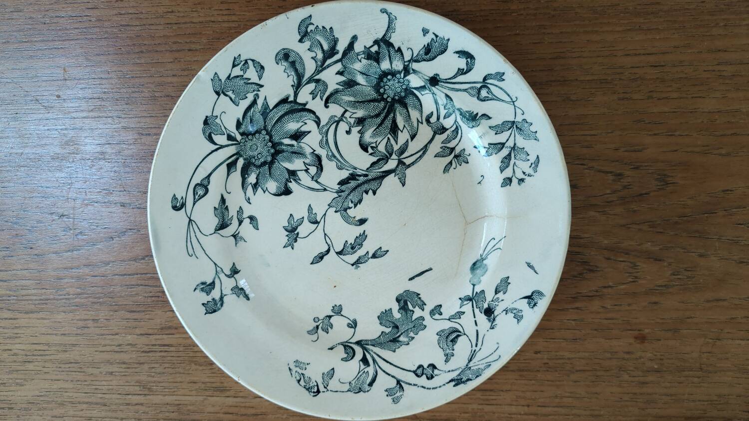 Lot 7 Terre de Feu plates from Grigny