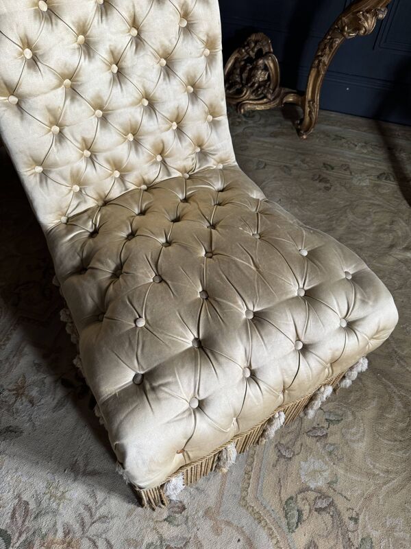 Chauffeuse d’époque napoléon iii en tissu capitonné jaune -xixe