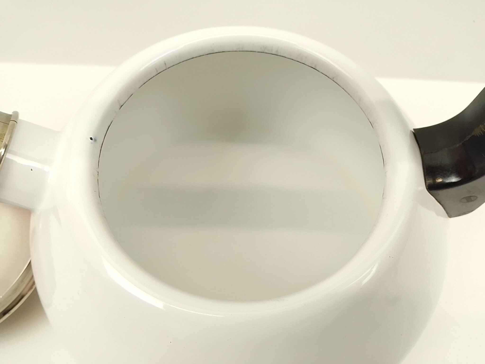 Enamelled kettle white border red and black