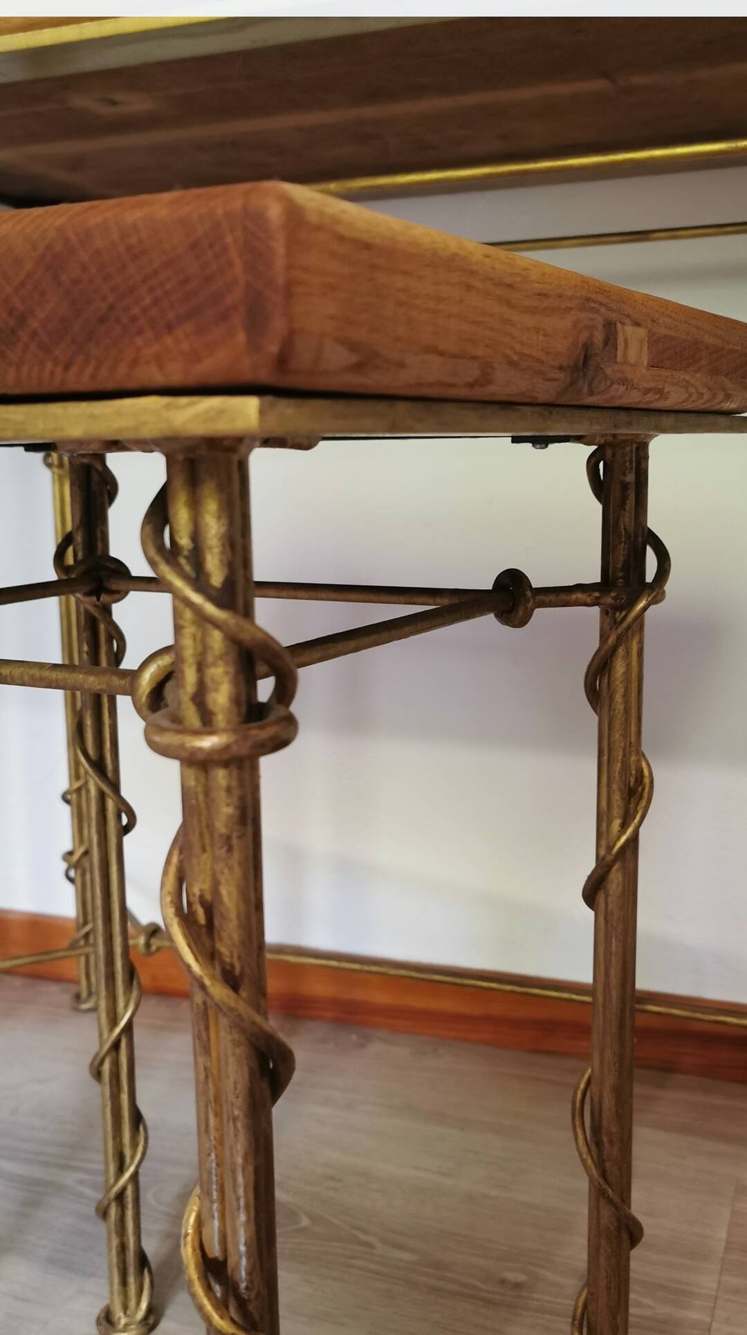 Wrought iron side table with ivy imitation