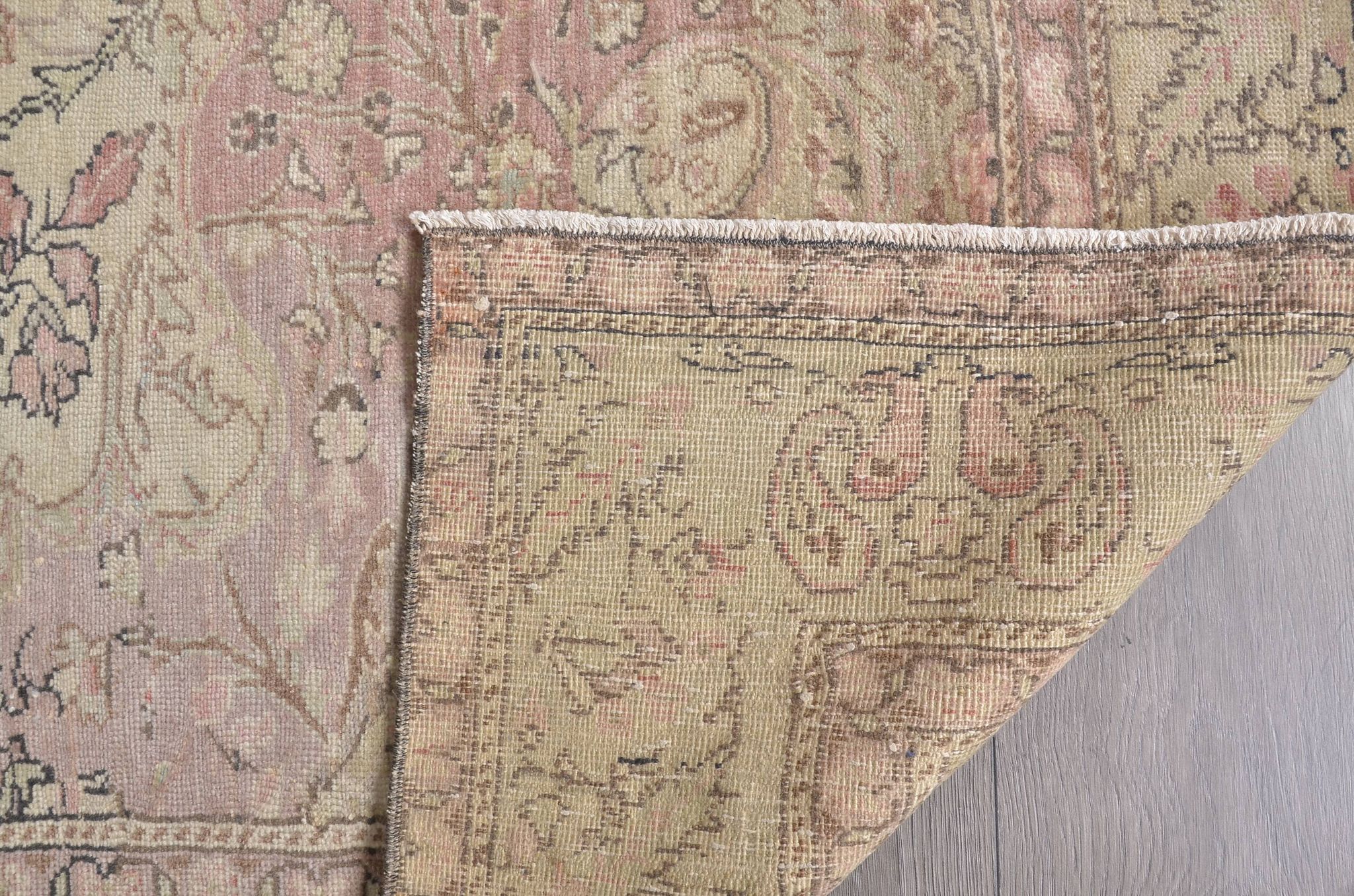 Tapis vintage à motifs floraux, fait à la main, sku698