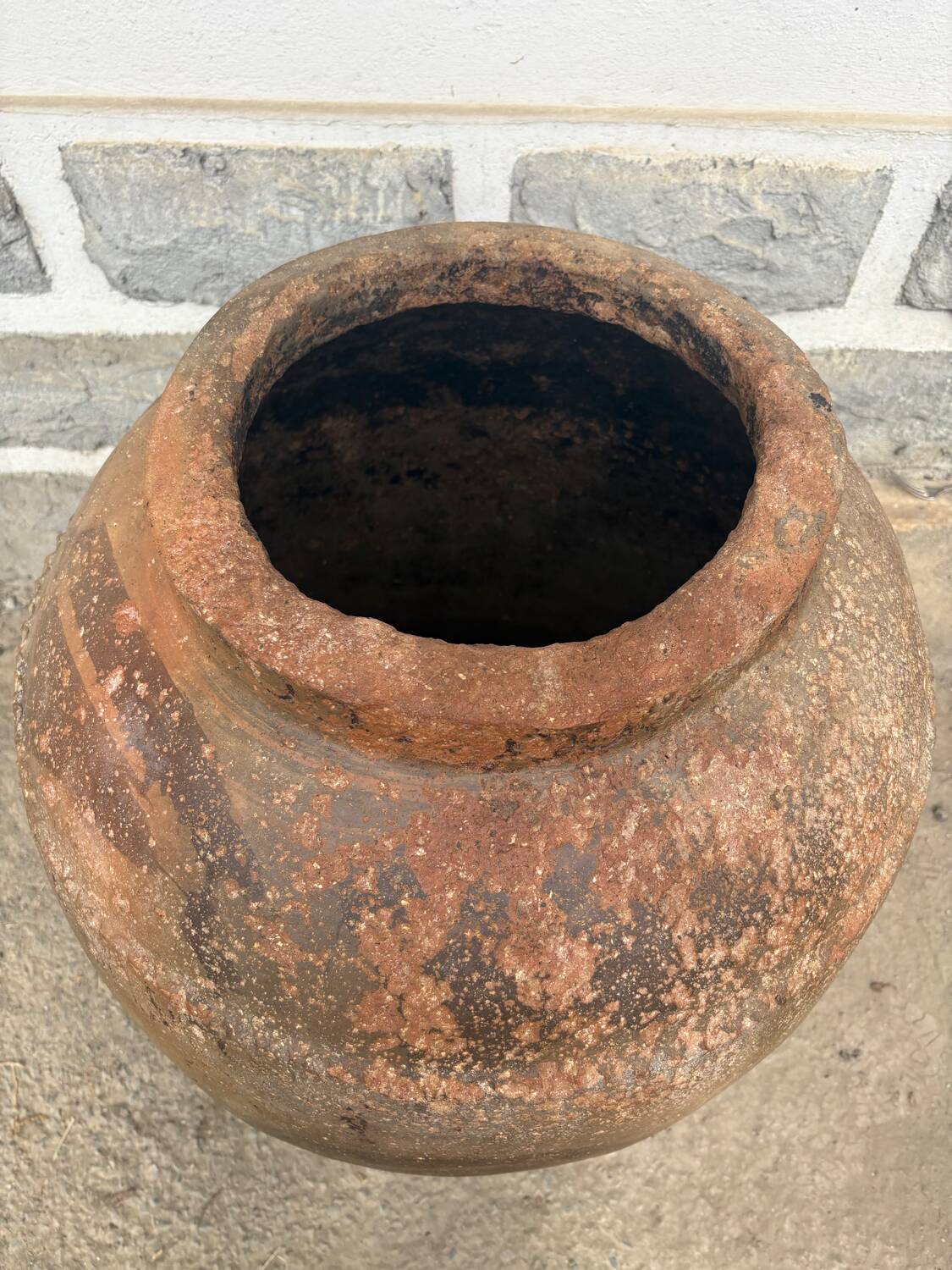 Old oil jar, Spain, Tinaja, 18th century.