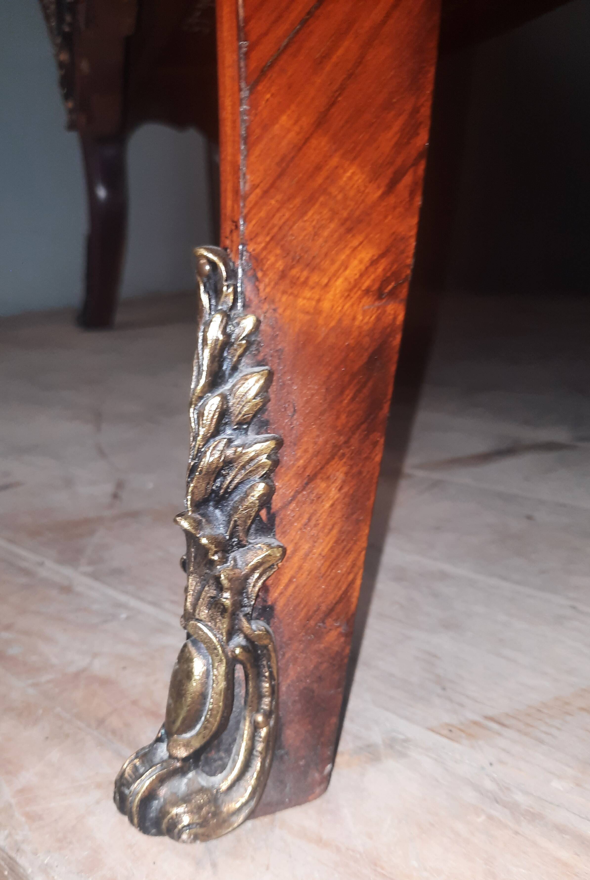 Louis XV style chest of drawers with floral marquetry