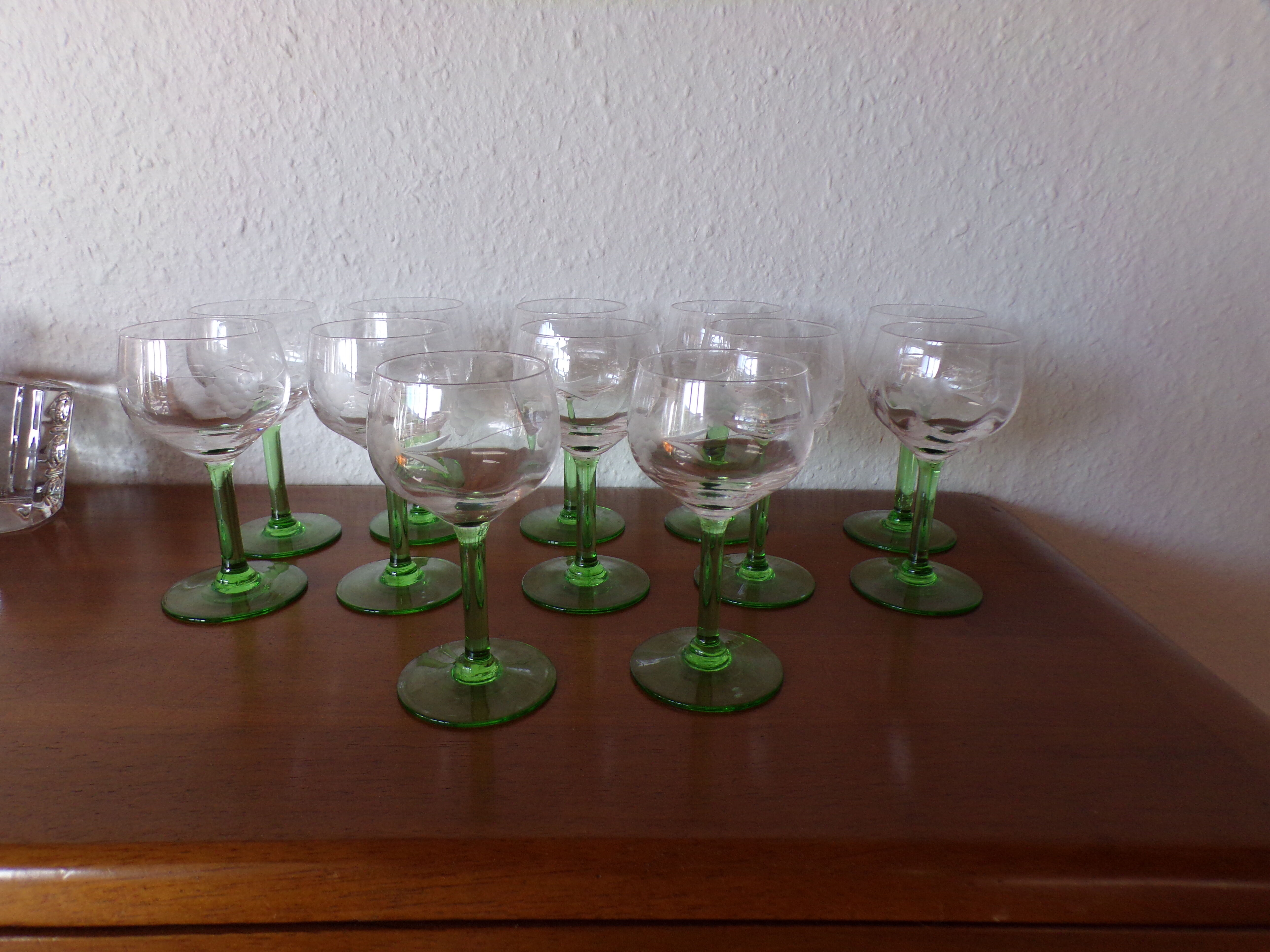 12 glasses liquor in crystal foot green grape pattern