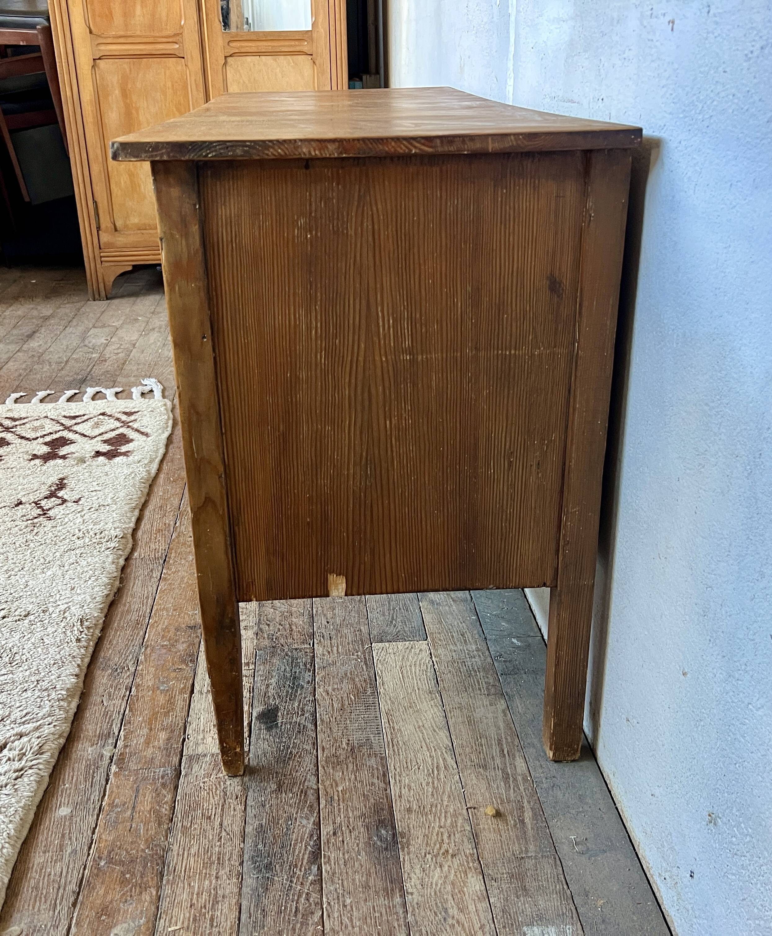 Vintage TV unit in pine with a Scandinavian look.