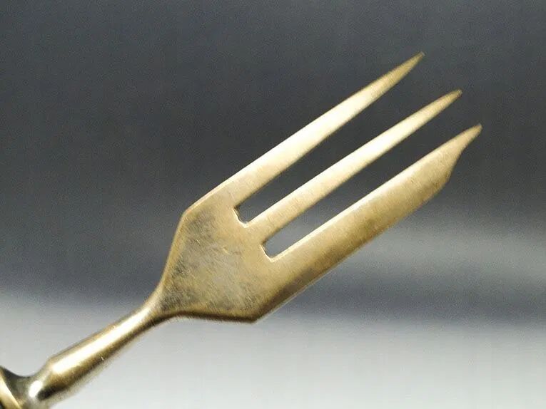 AA5 Pair of Silver Cake Forks 800