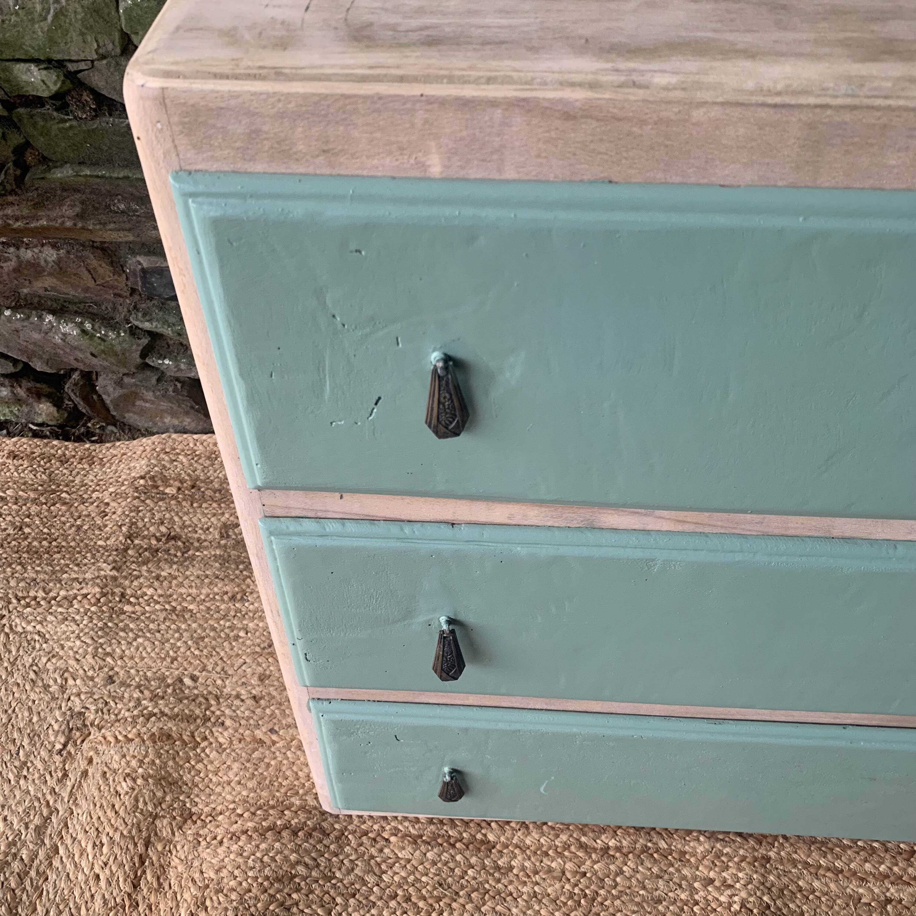 Vintage chest of drawers