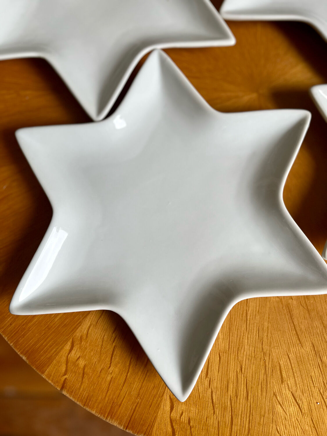 Set of 4 star-white earthenware plates