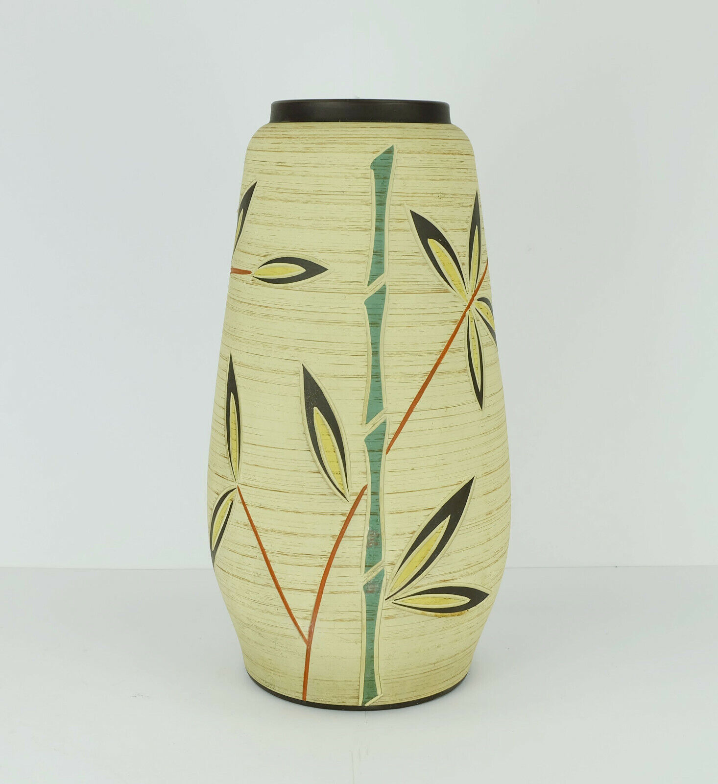 Vase manufactured by josef duck hillscheid model 49/40