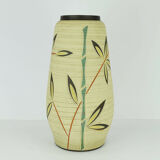 Vase manufactured by josef duck hillscheid model 49/40