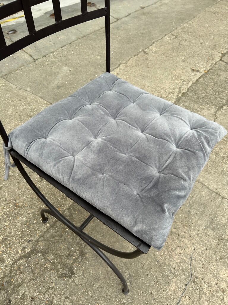 Set of 4 wrought iron chairs with seat cushions