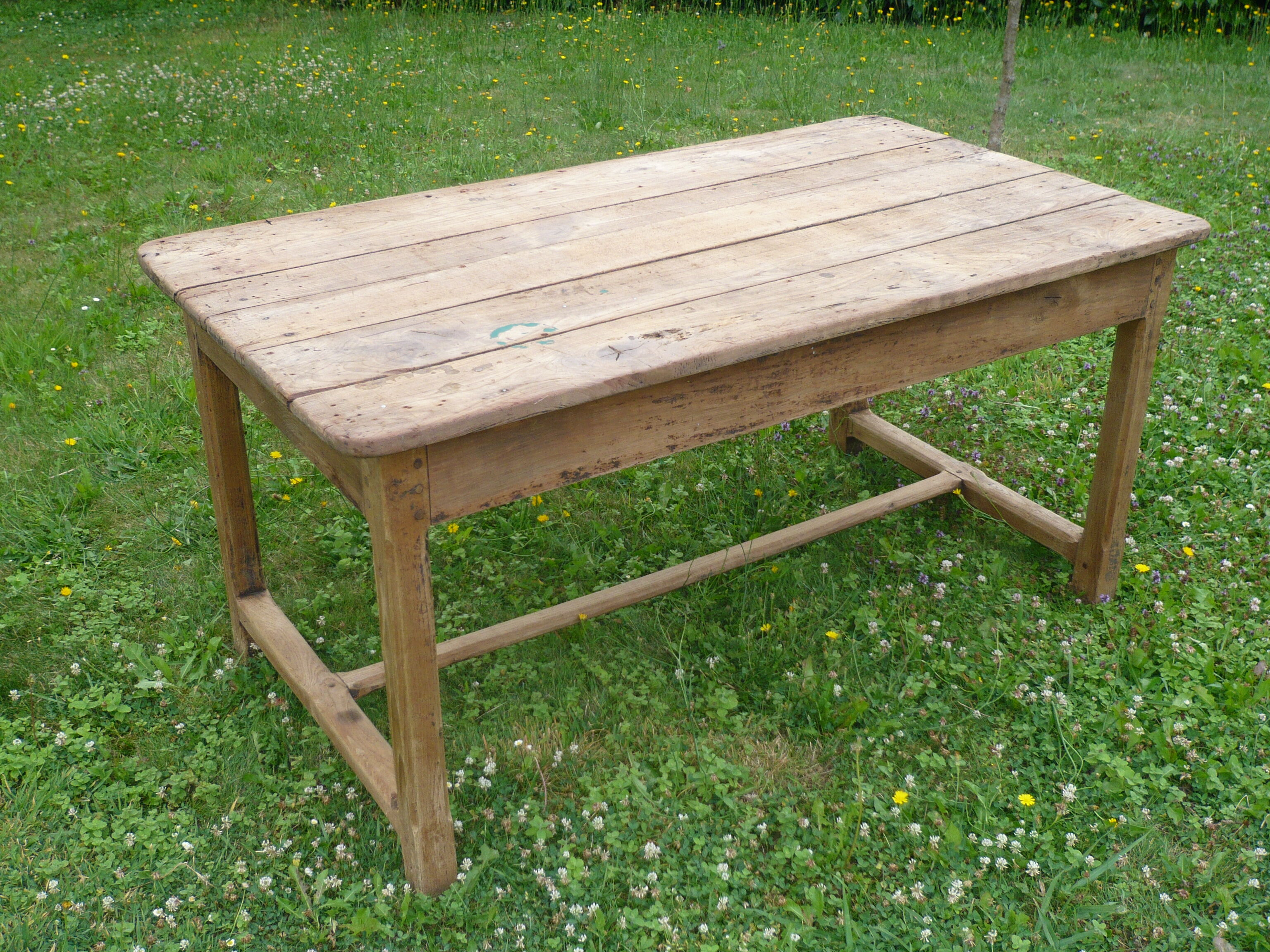 Farm table