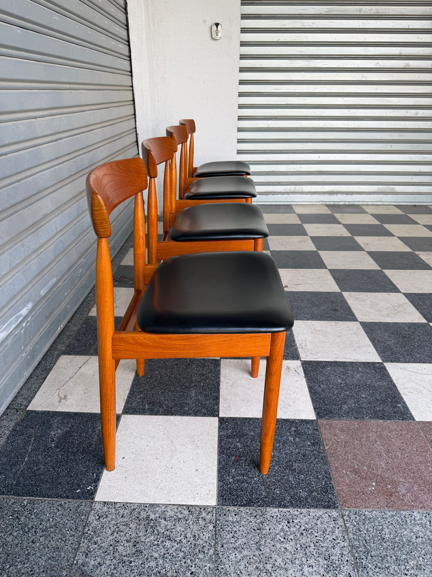 Lot de 4 chaises danoises en teck