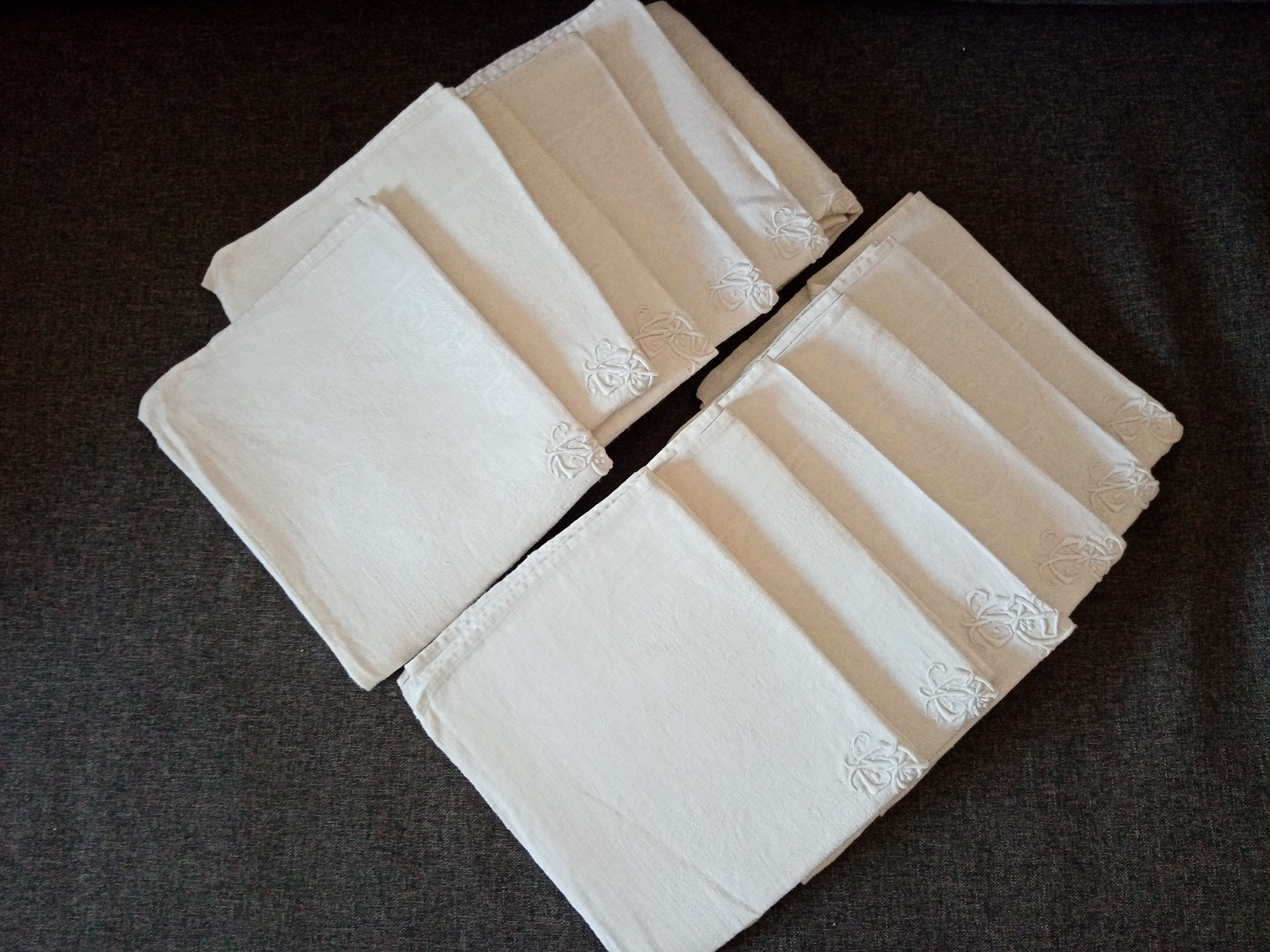 Tablecloth and its 12 damasee towels floral decorations rockery embroidered monogram