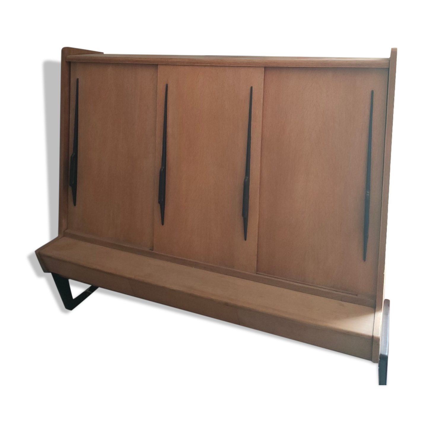 High sideboard by Gérard Guermonprez dating from the 1950s in blond oak