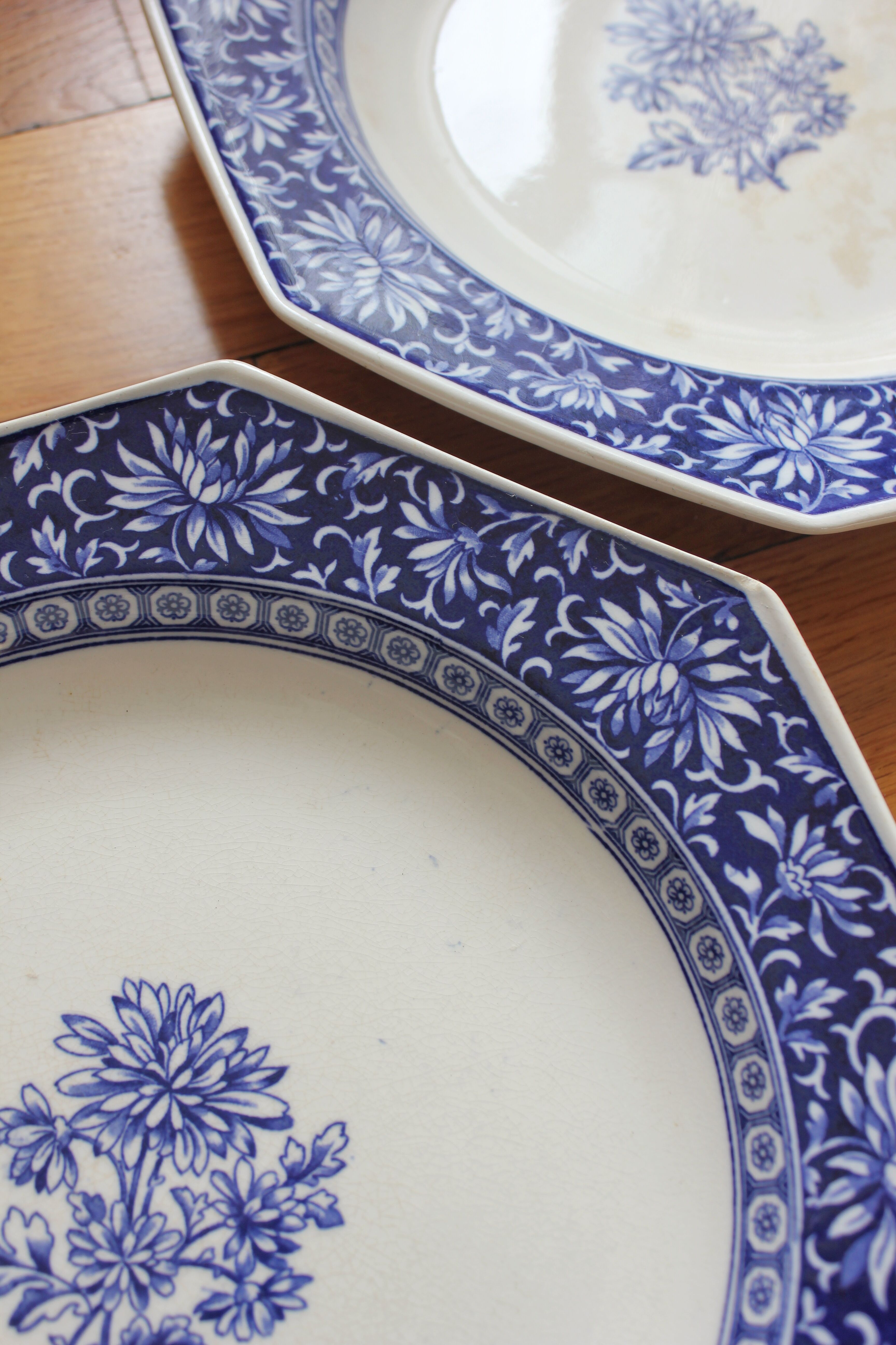 2 octagonal semi-deep plates, English ironstone "Chrysanthemum" Minton