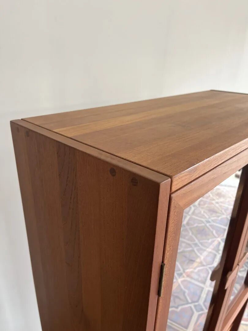 Dyrlund display cabinet