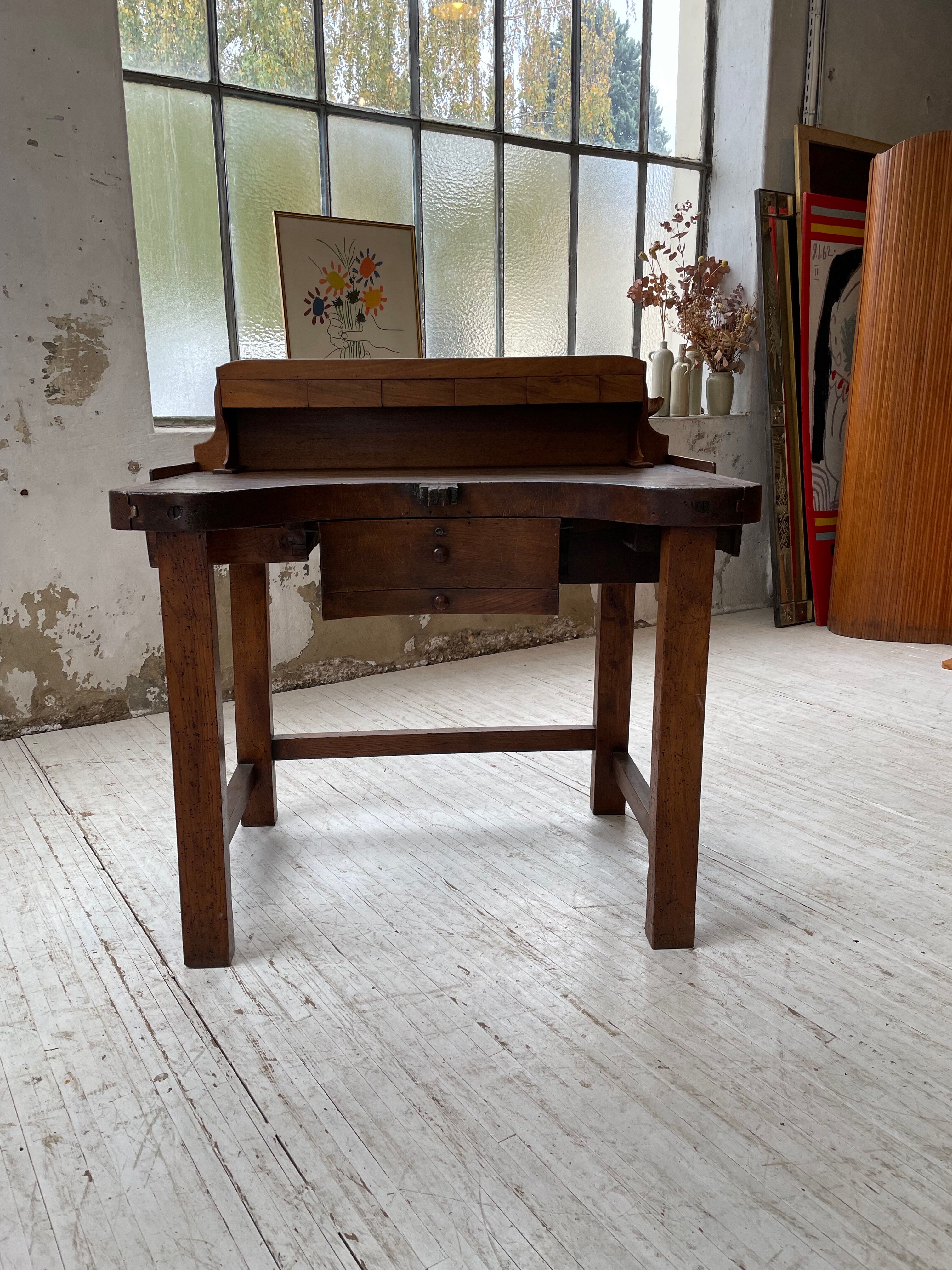 Establishment of jeweler XIXth oak