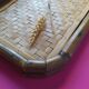 Pretty serving tray in woven bamboo and rattan. 70s. Vintage.
