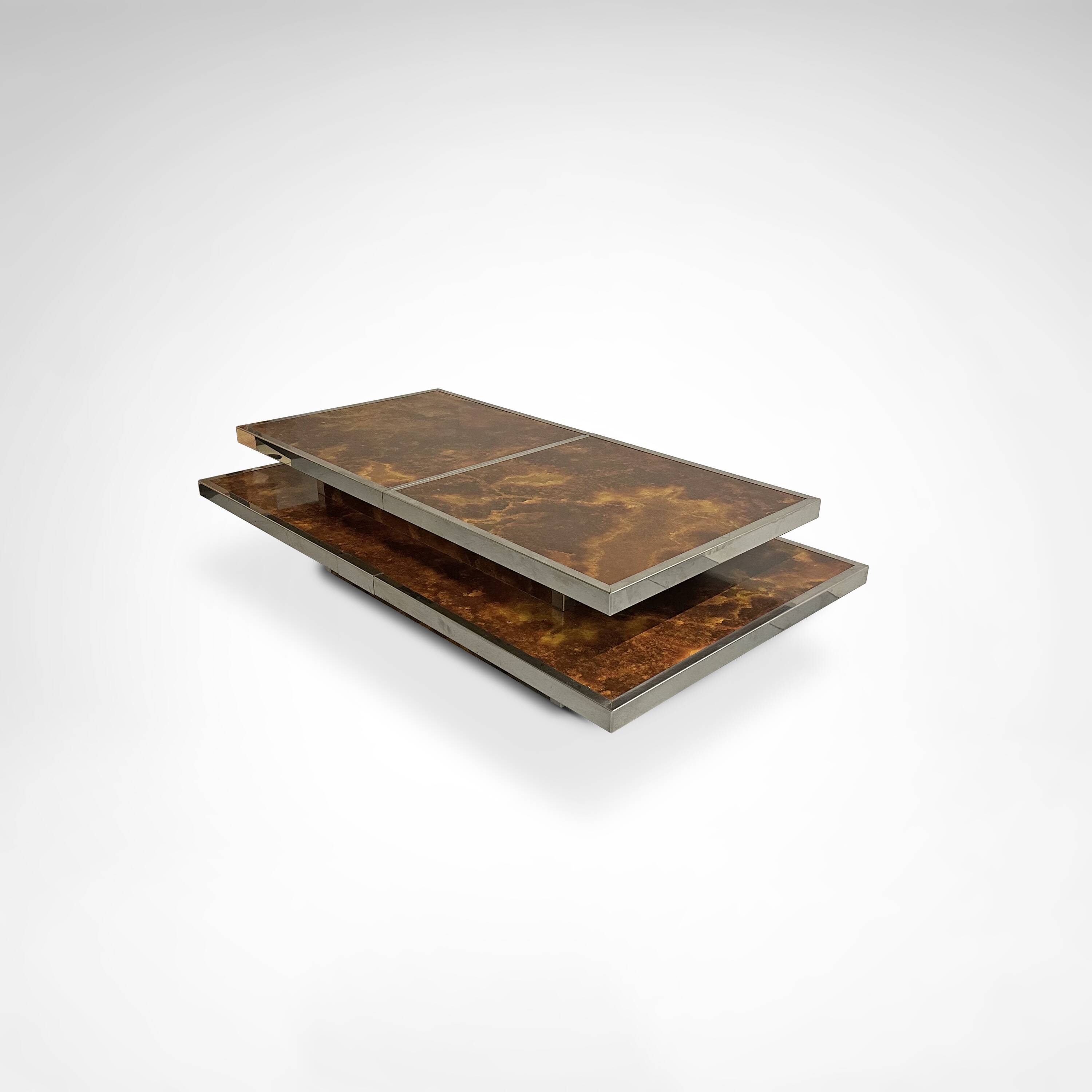 Table basse en bois de noyer à deux niveaux et métal avec bar intégré, France, années 1980.