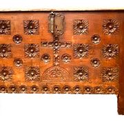 Antique Renaissance style chest in carved oak, 18th century