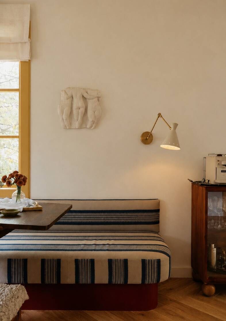 Italian wall sconce in the style of the 1950s.