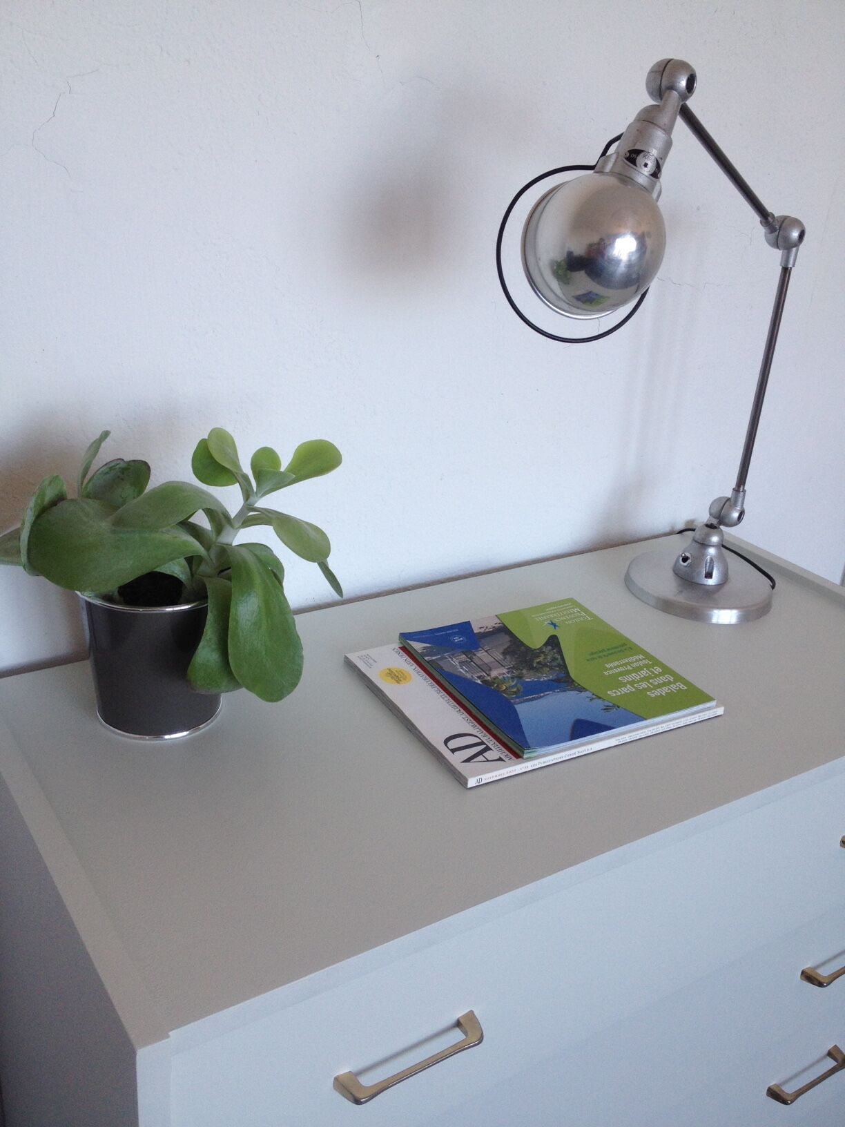 Dresser vintage tapered legs