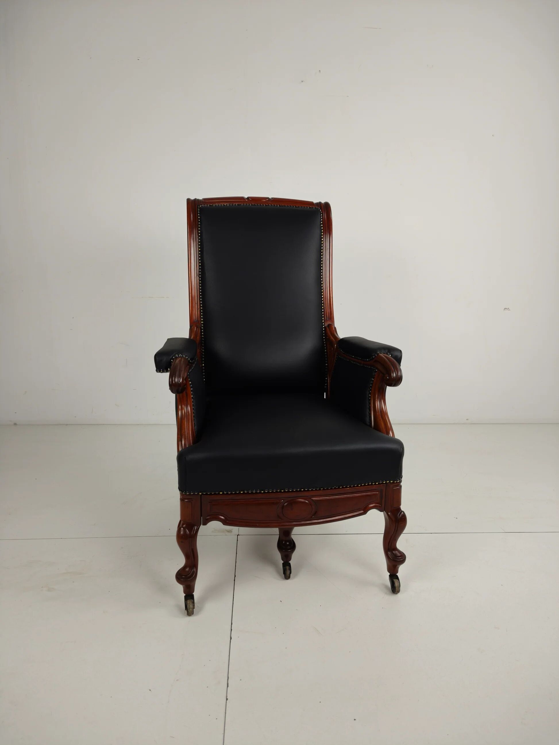 Fauteuil de bibliothèque ancien du XIXe siècle par Horrix – cuir noir