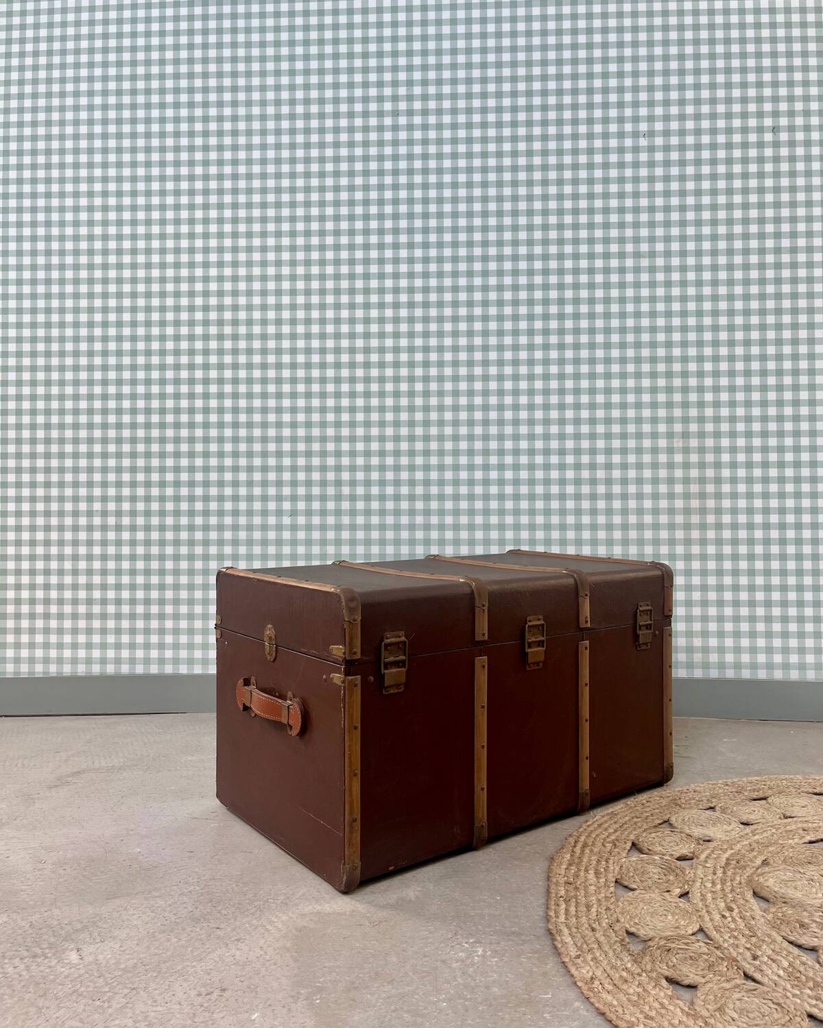 Circled travel trunk