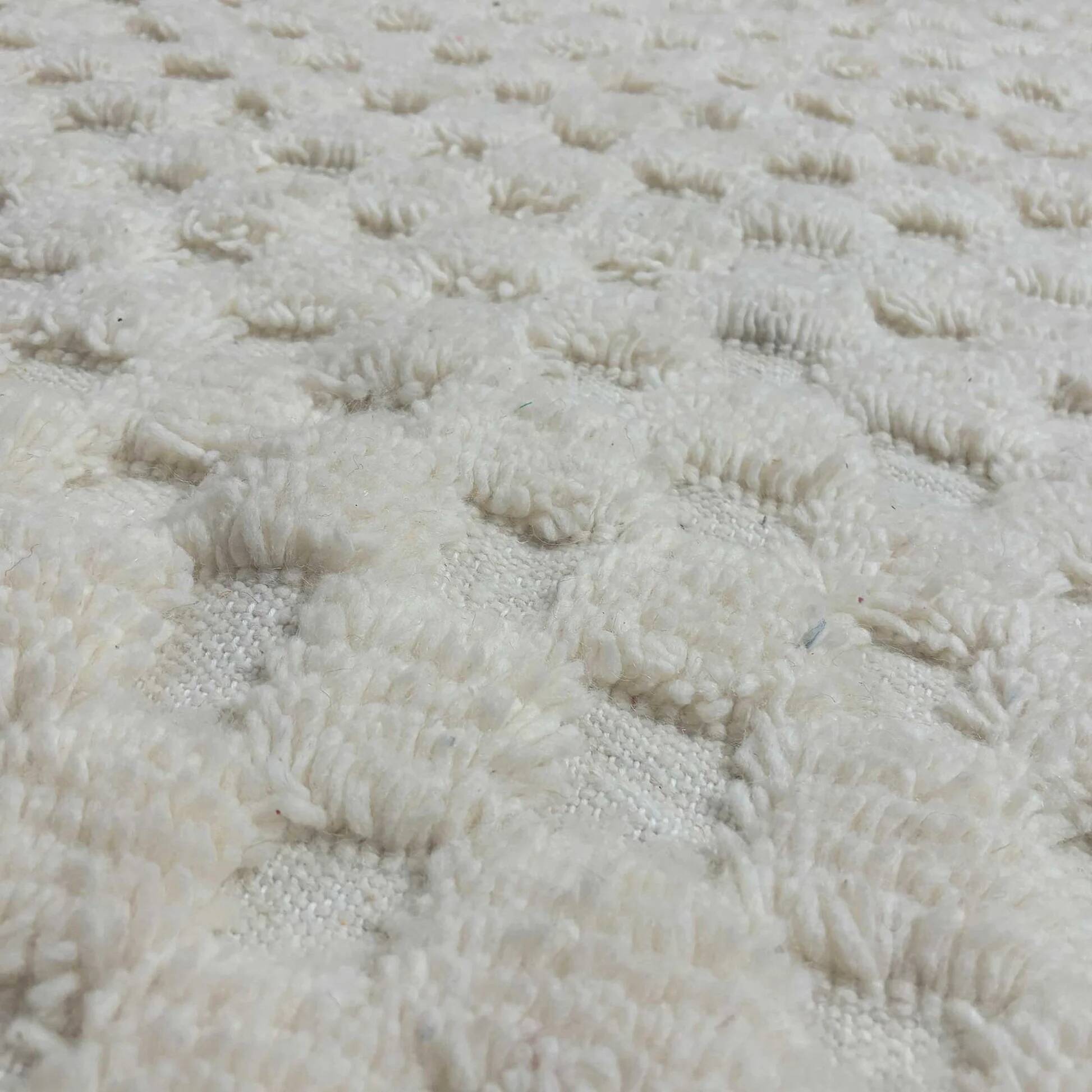 Tapis berbère Beni Ouarain • Motif texturé en carreaux blanc