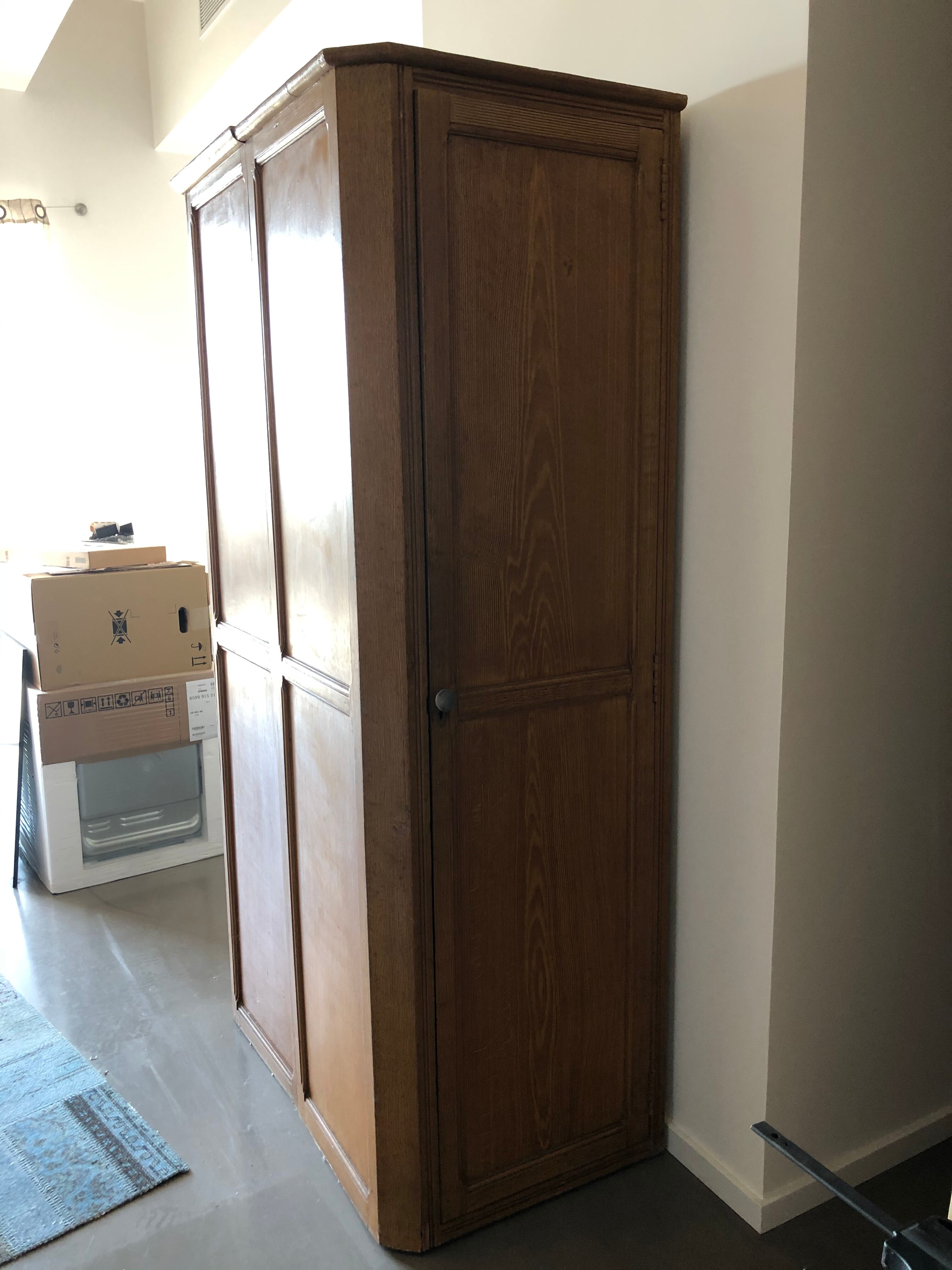 1950s boarding-angle closets
