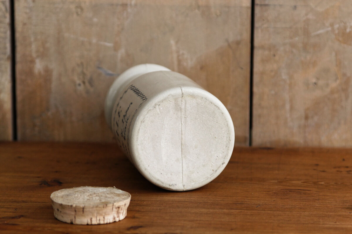 Old mustard pot Mesh sandstone