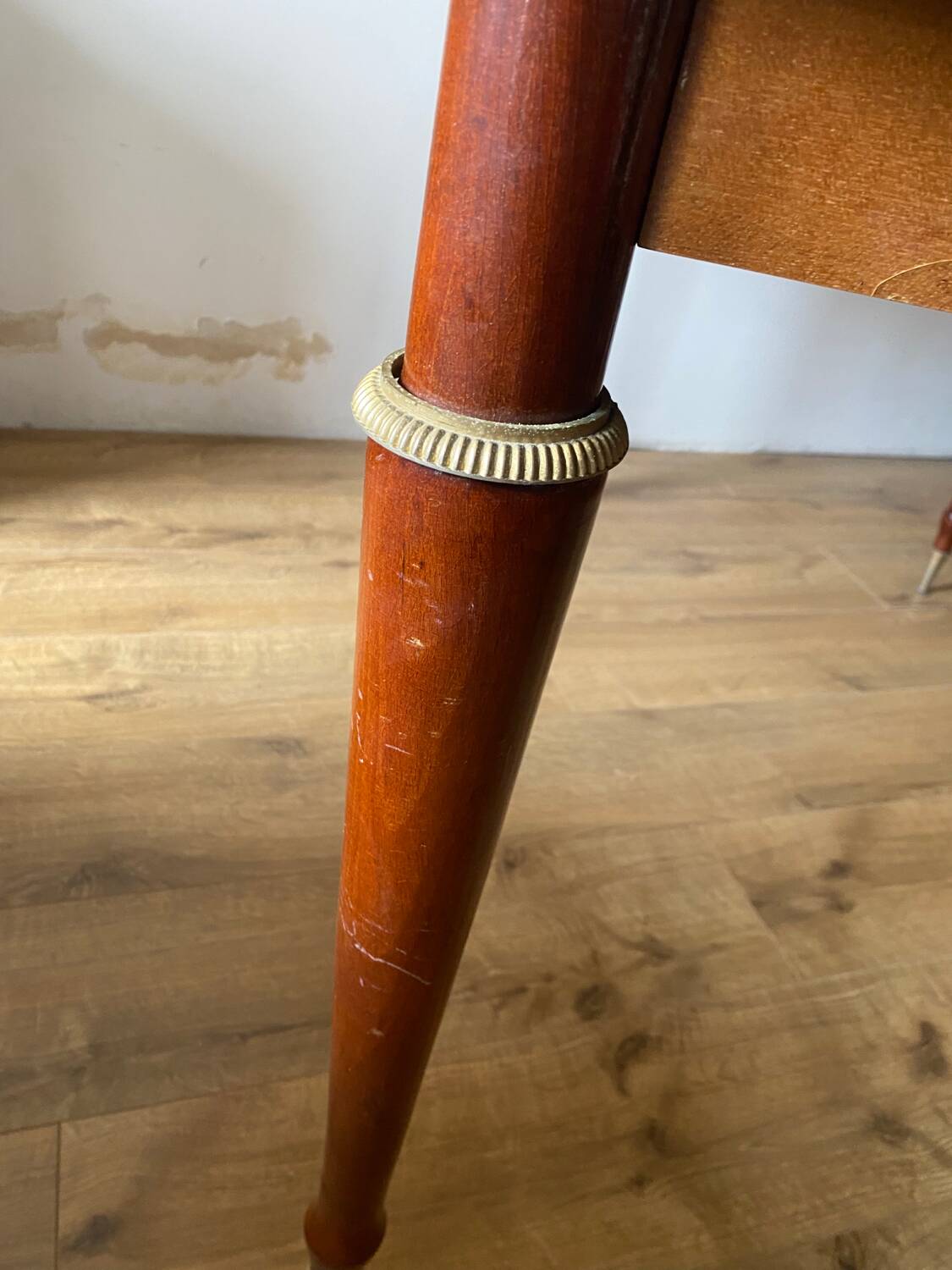 Round mahogany table with extension