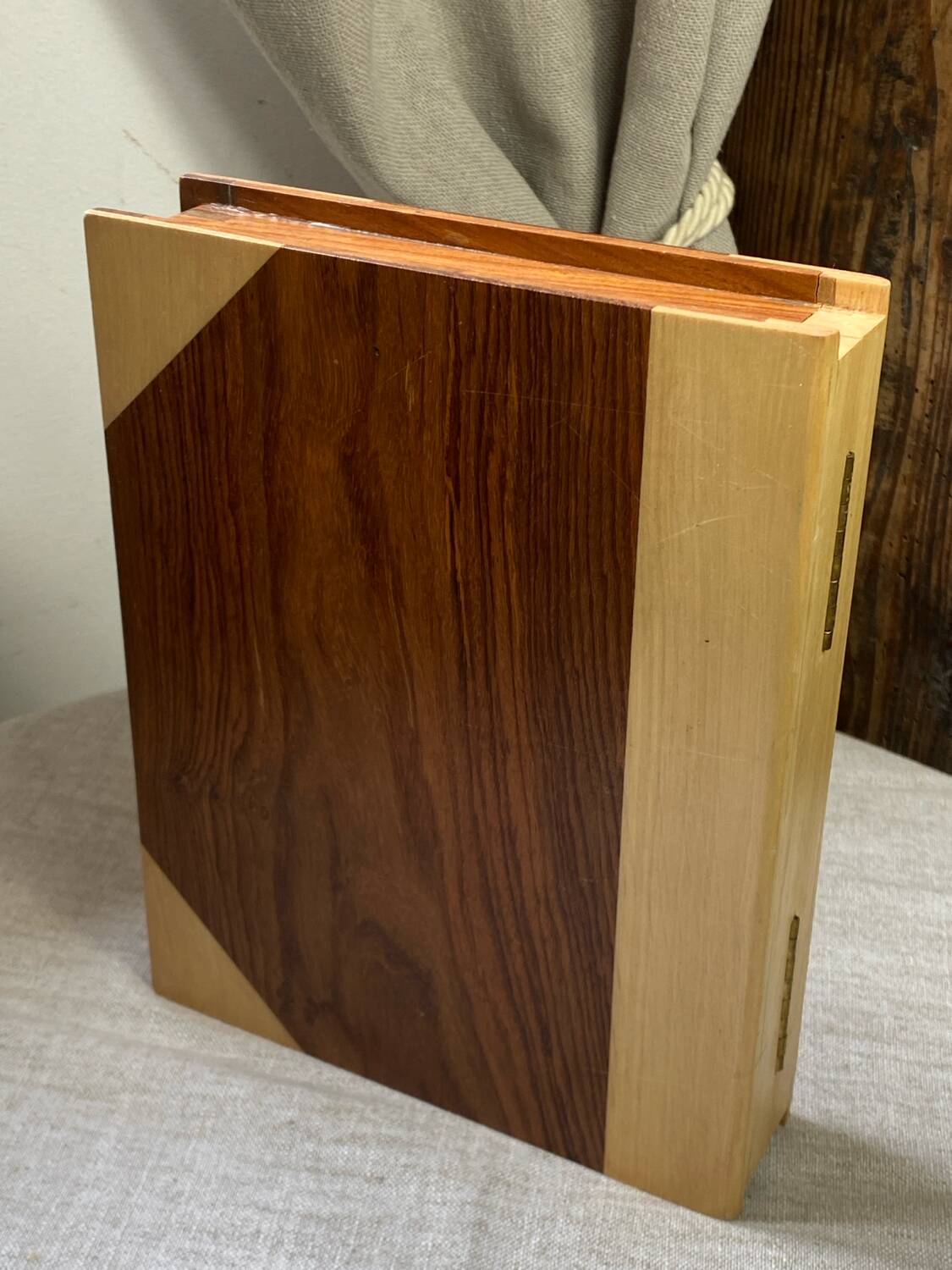 Wooden travel chess set, marquetry board