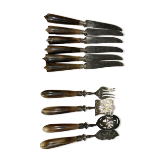 6 dessert knives + serving cutlery with horn handle