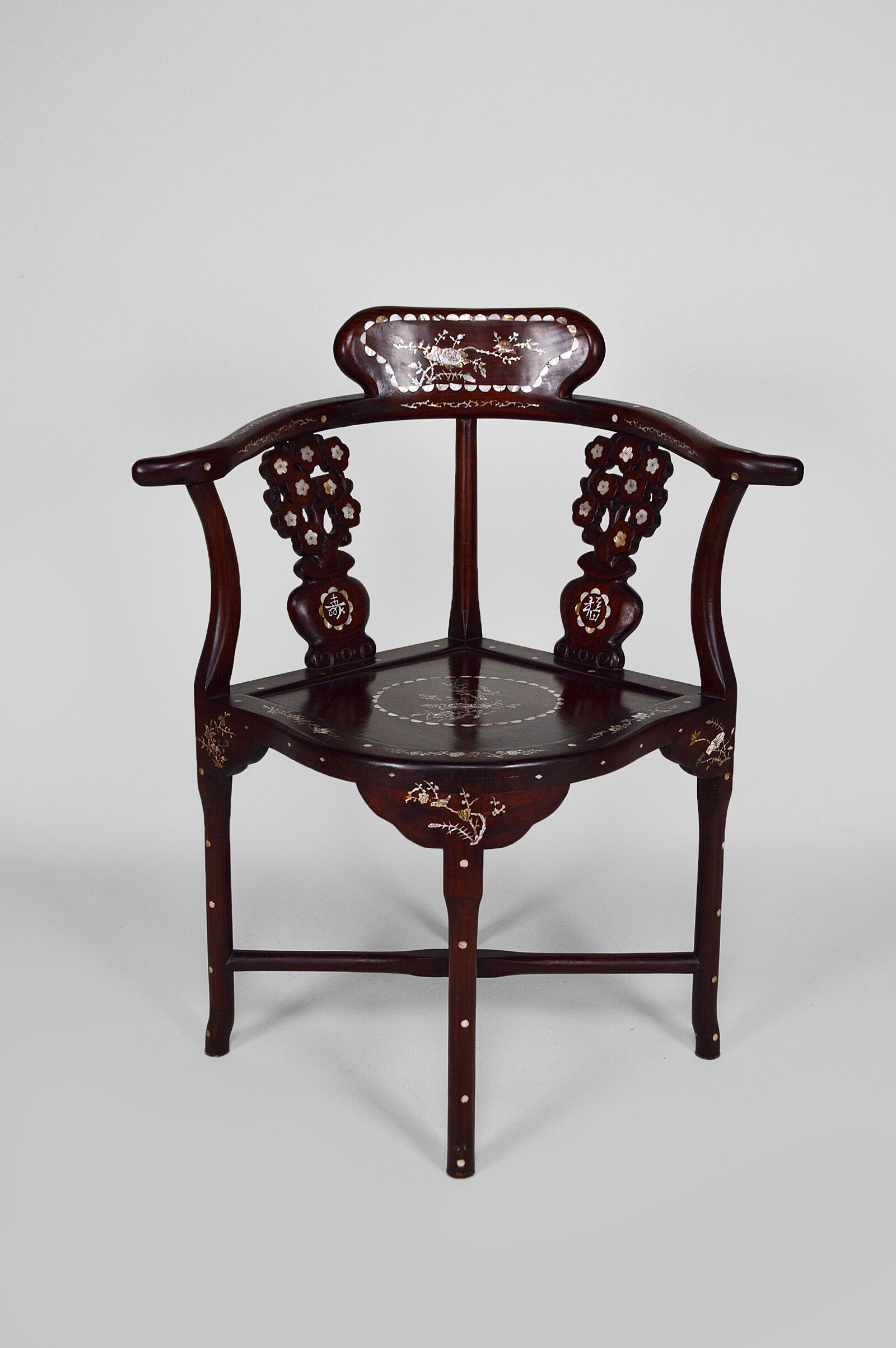 4 Asian armchairs in carved wood and mother-of-pearl inlaid, early twentieth century