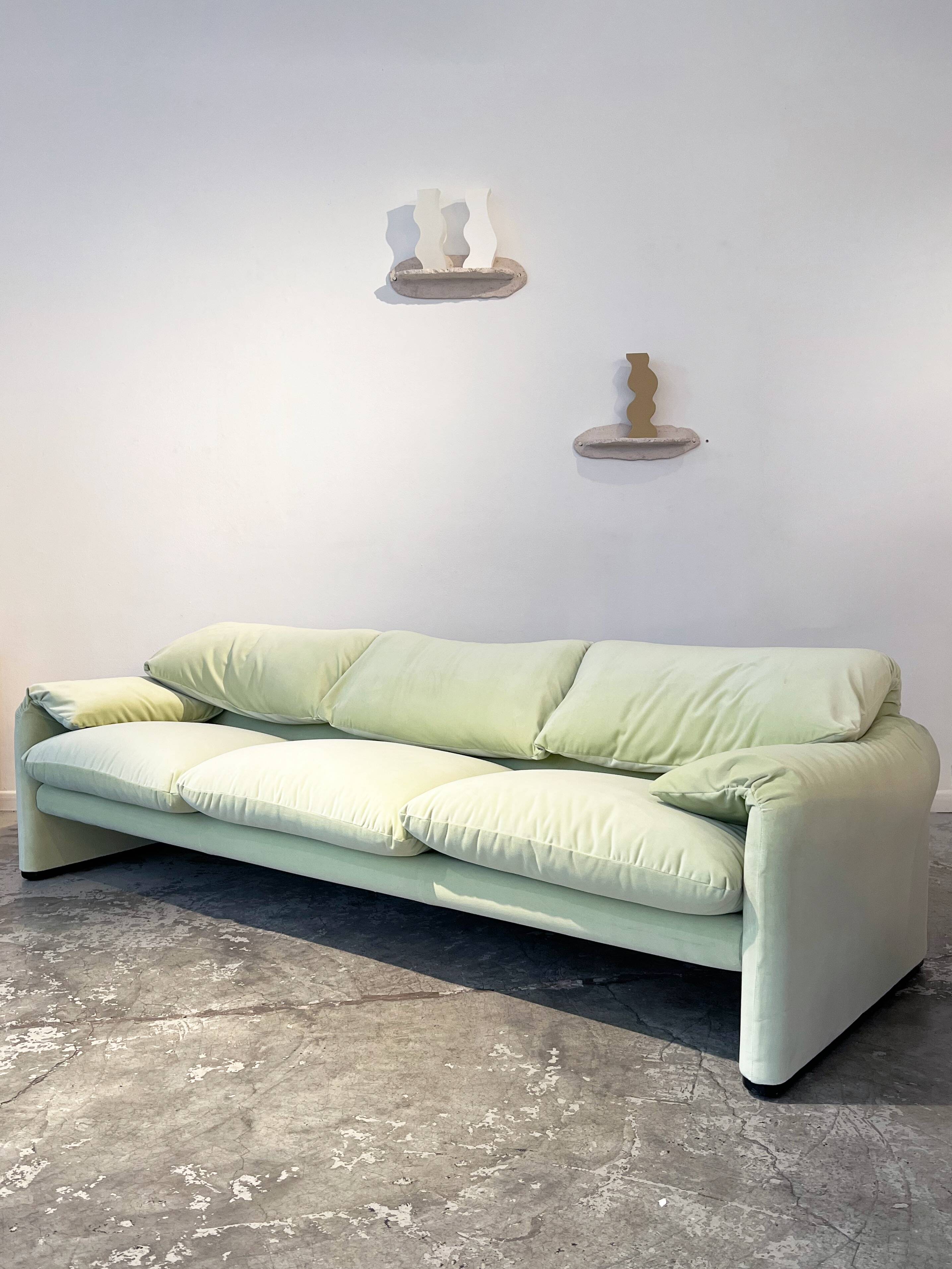 Maralunga 3-seater sofa by Vico Magistretti for Cassina Italy 1973