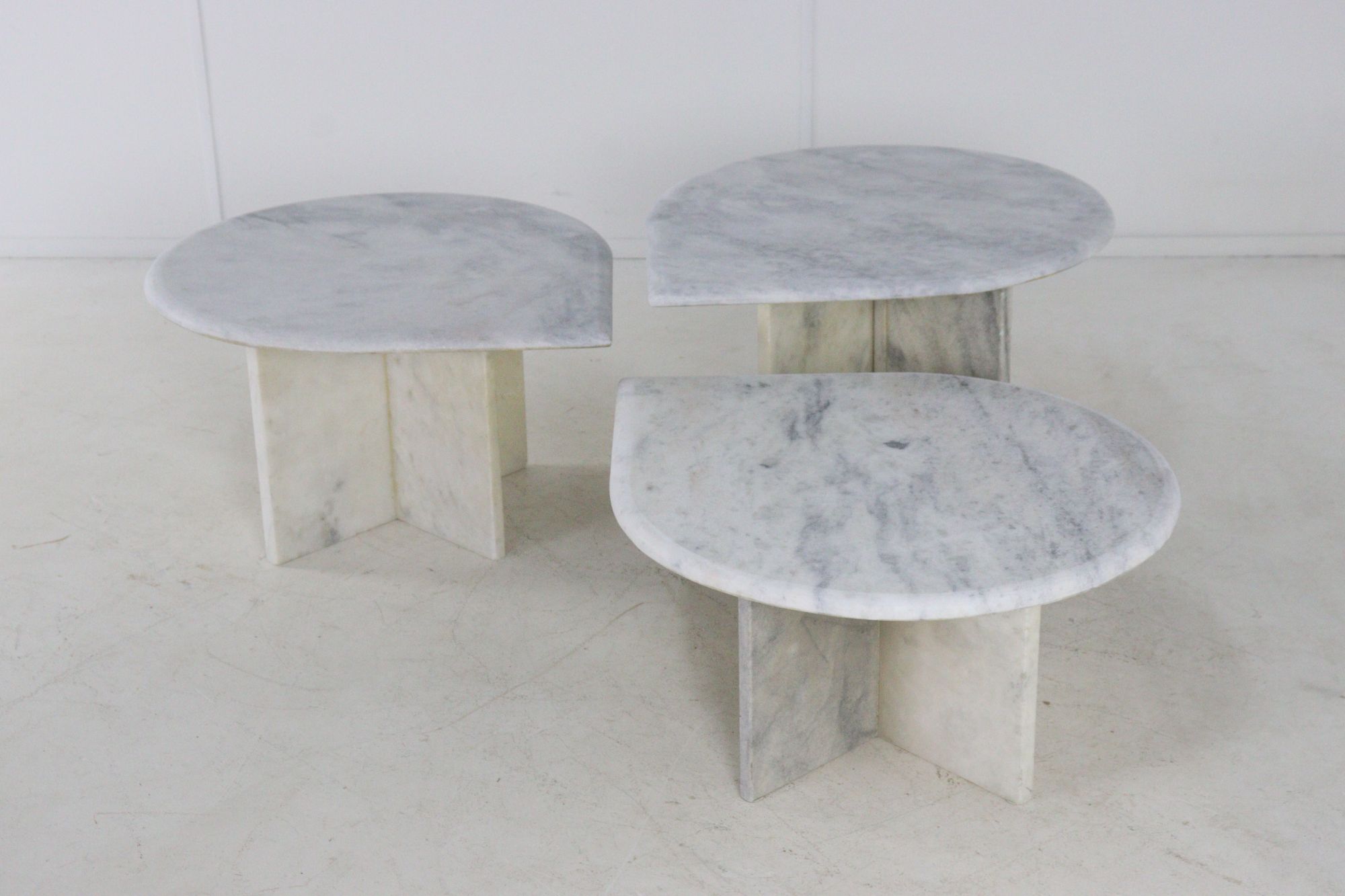 Ensemble de 3 tables d'appoint en marbre en forme de goutte d'eau, table basse vintage.