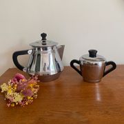 Théière et pot à sucre en cuivre