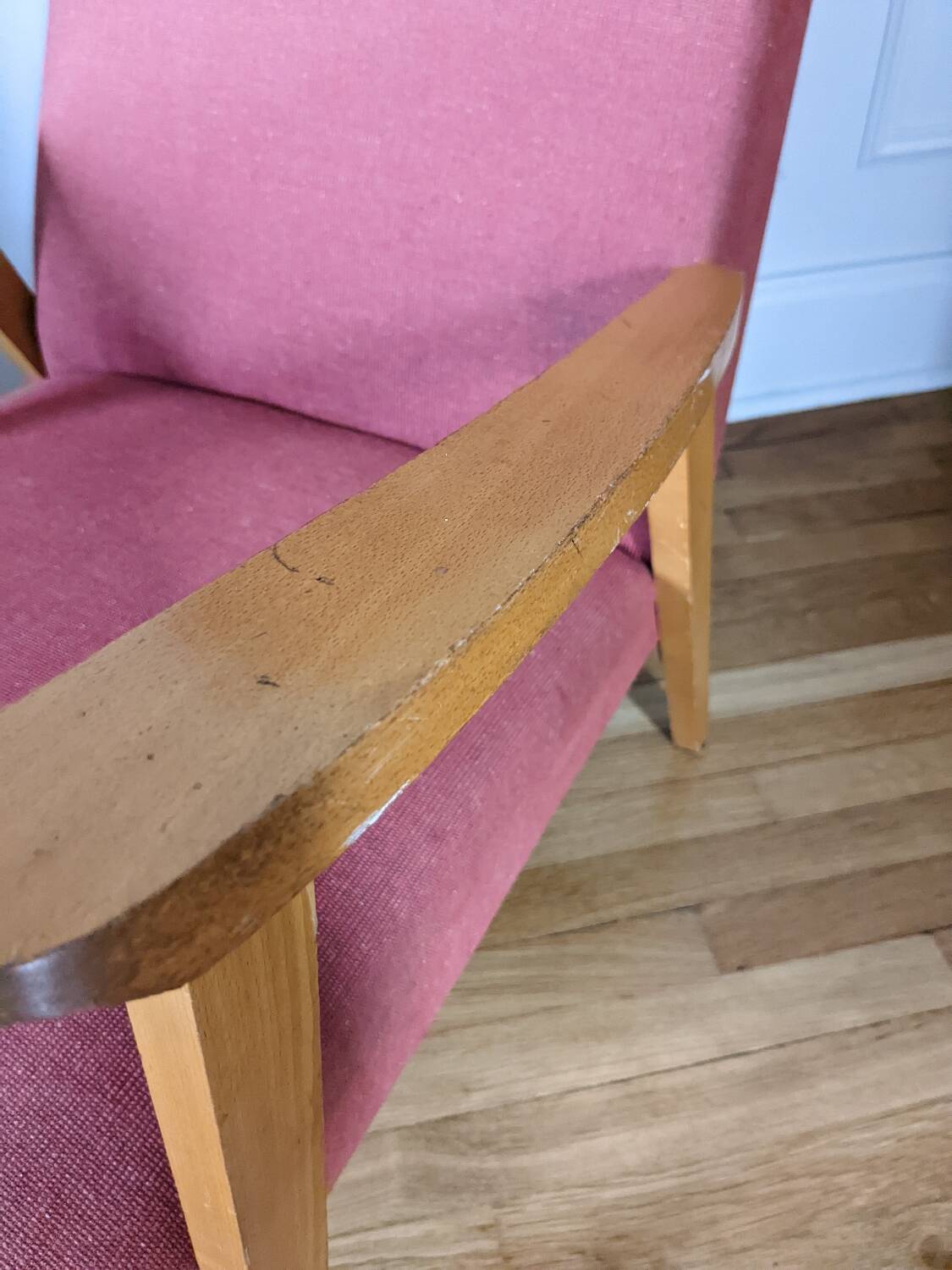 Fauteuil scandinave pieds compas