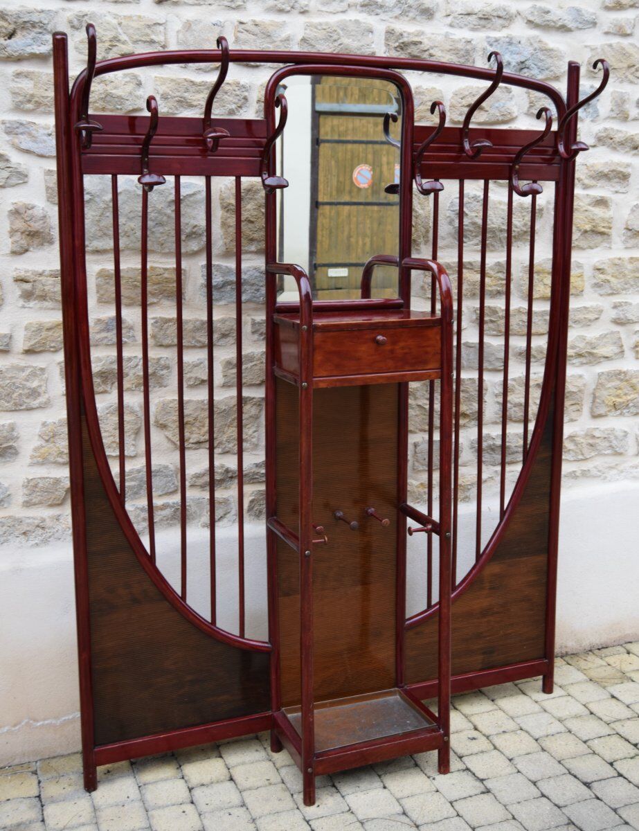 Thonet wall coats door